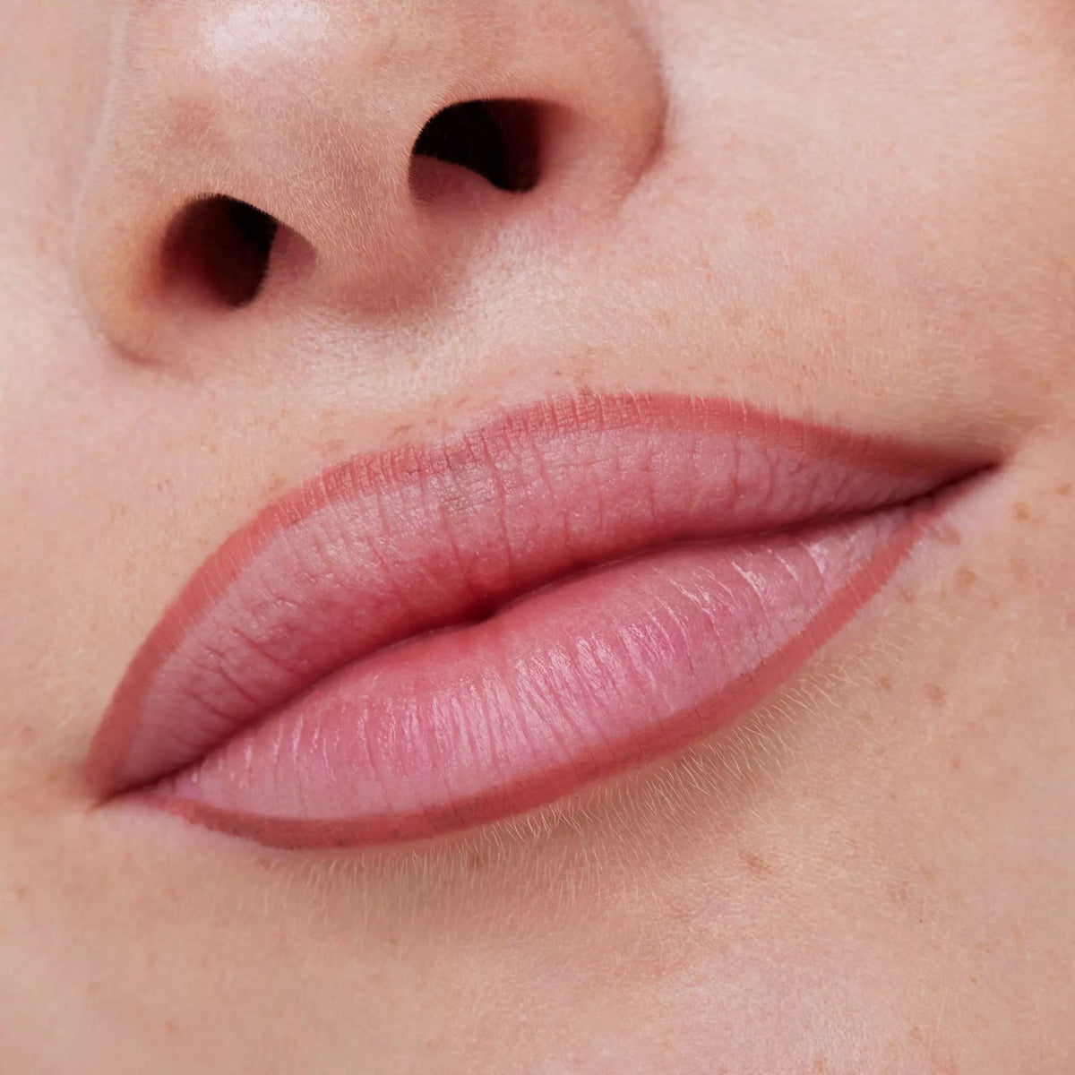 ESSENCE - 8h Matte Comfort Lipliner @ محدد الشفايف