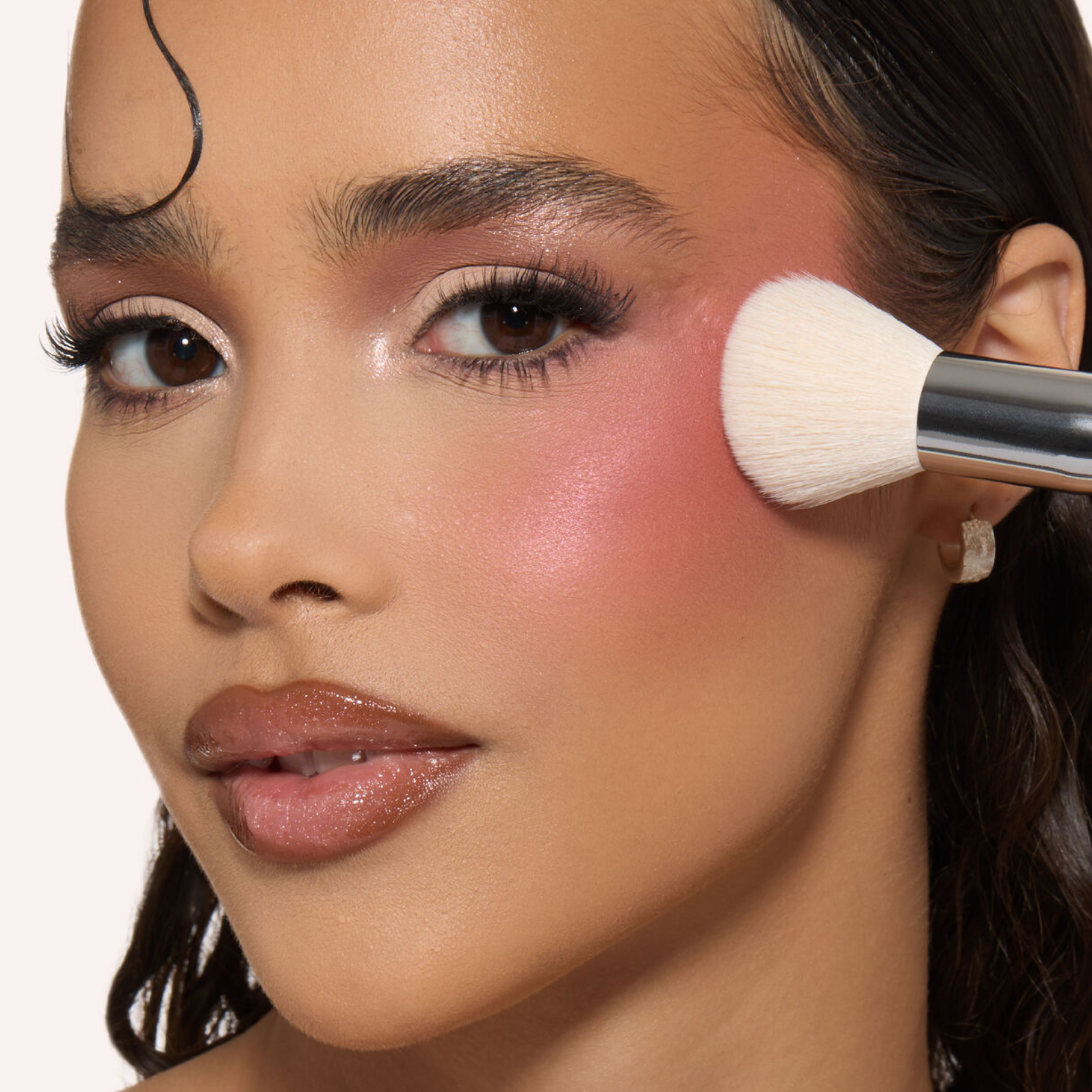 HUDA BEAUTY - Diffusing Cheek Brush