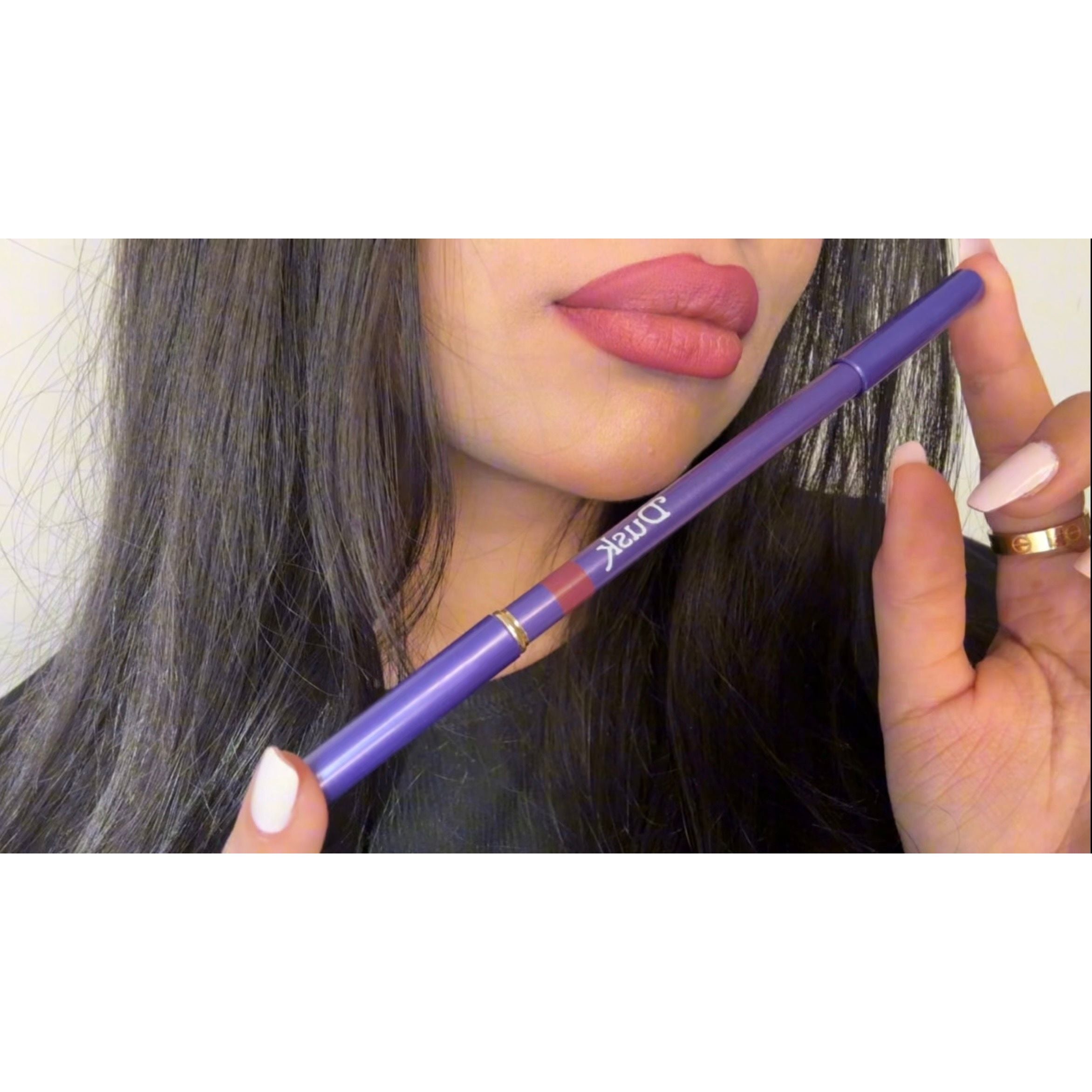Dusk contour elegance lip liner