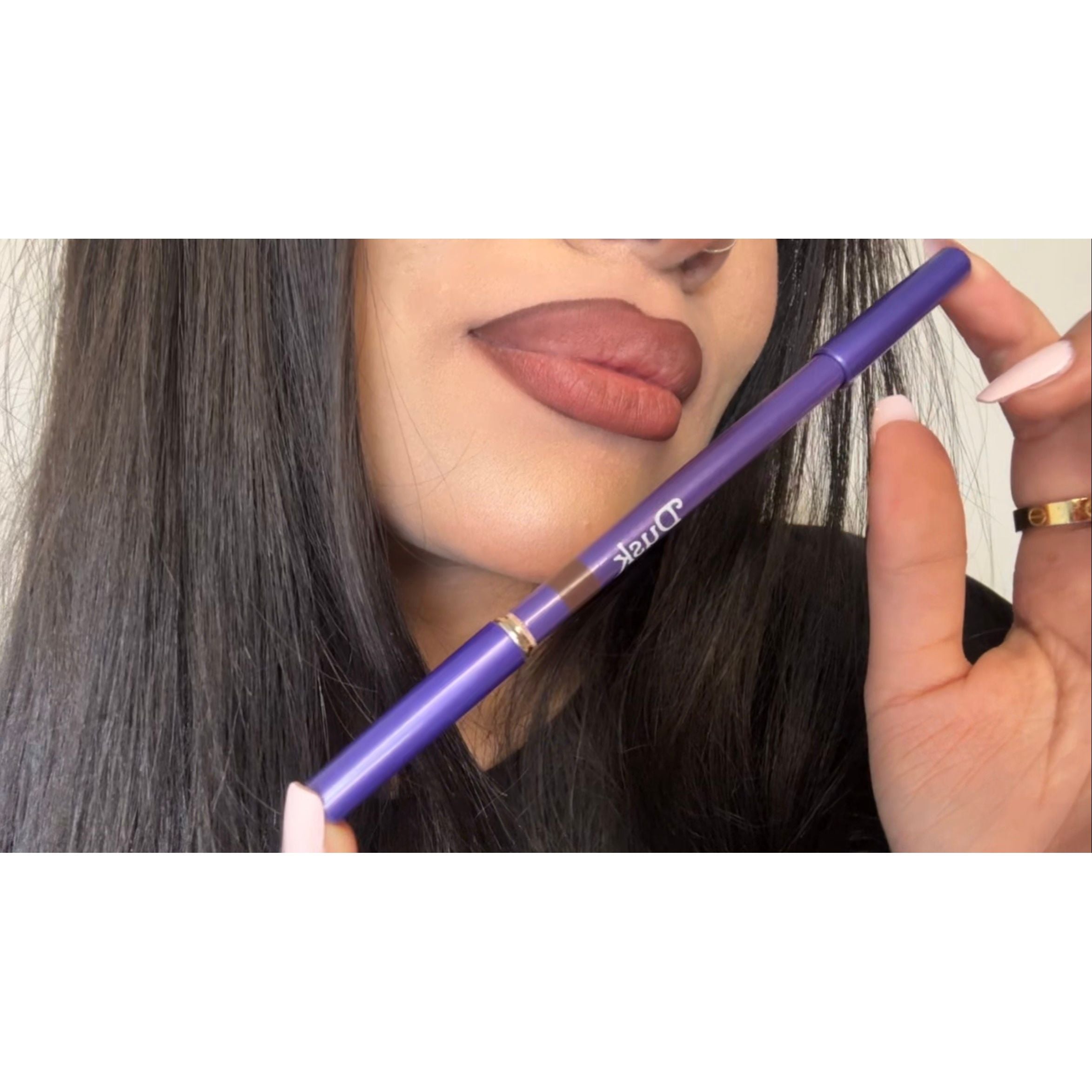 Dusk contour elegance lip liner