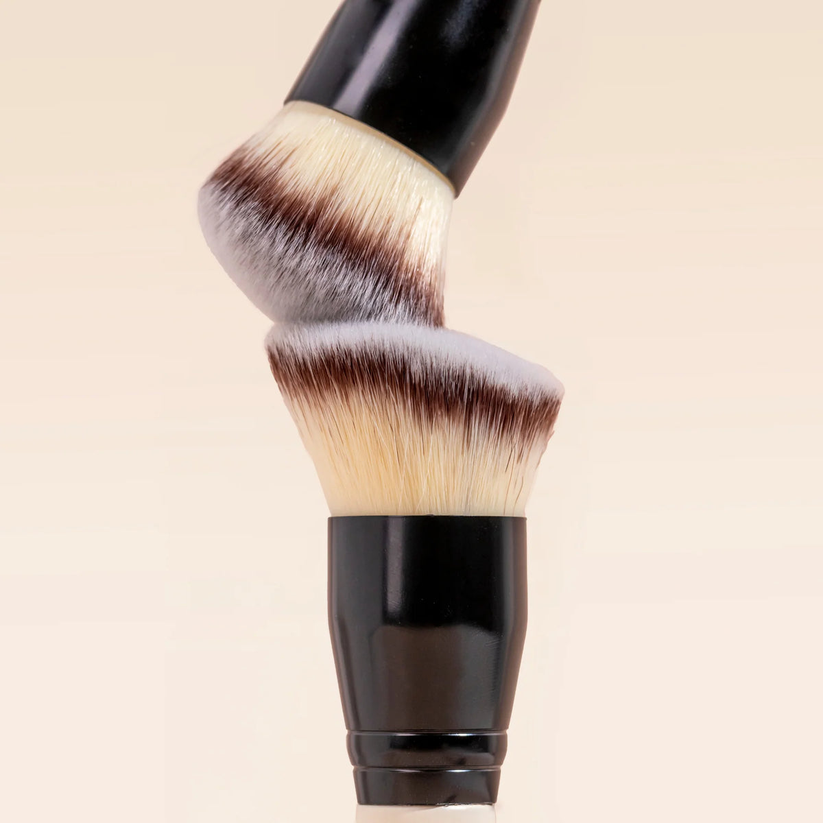 BPERFECT x Annalivia - Mini Empress Cheek & Contour Brush